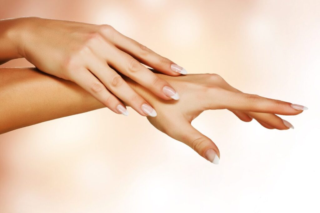 何故か男性にモテる女性の特徴
余韻ある動き
優雅な指先の写真