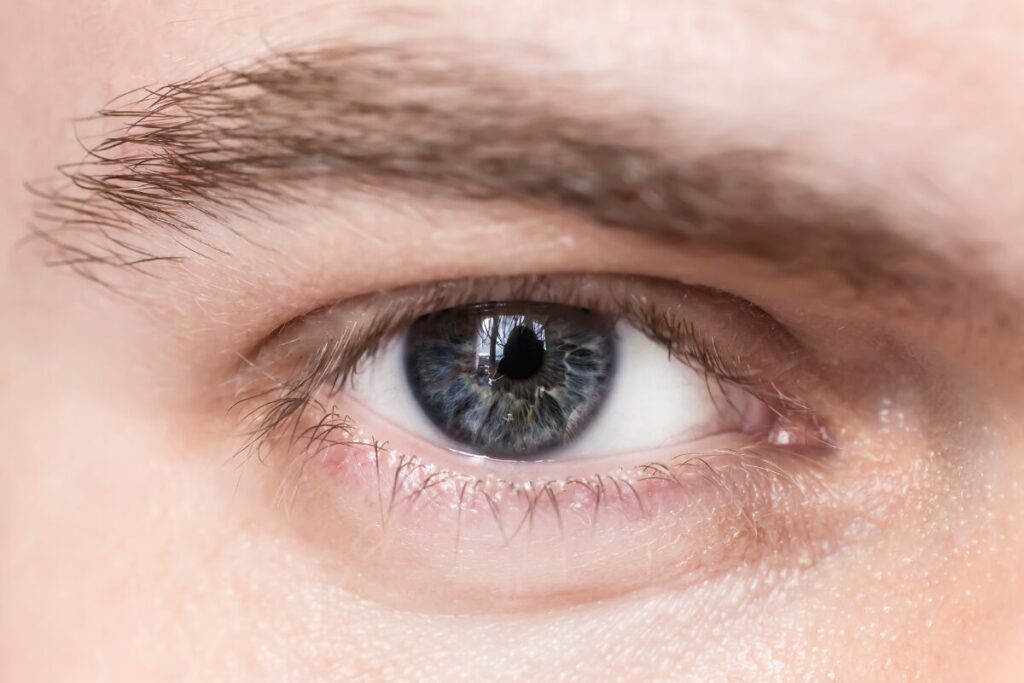 マッチングアプリ 希望条件高過ぎなオンナ
男から見た彼女
男性の目の写真