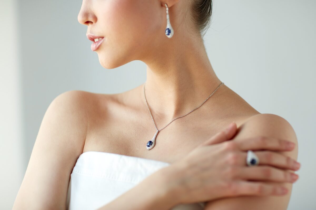 1.1倍くらい美しくなる方法　 美しい女性のバストアップ写真