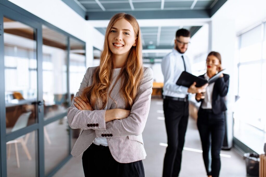 通勤時間で美しい歩き方になる方法
仕事出来ます風な歩き方
仕事が出来そうな女性