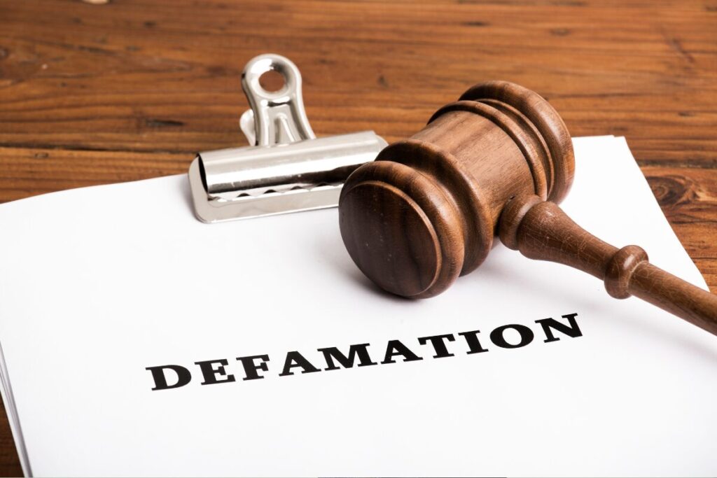 誹謗中傷の対義語を考える
誹謗中傷という言葉
英語で誹謗中傷と書いてある