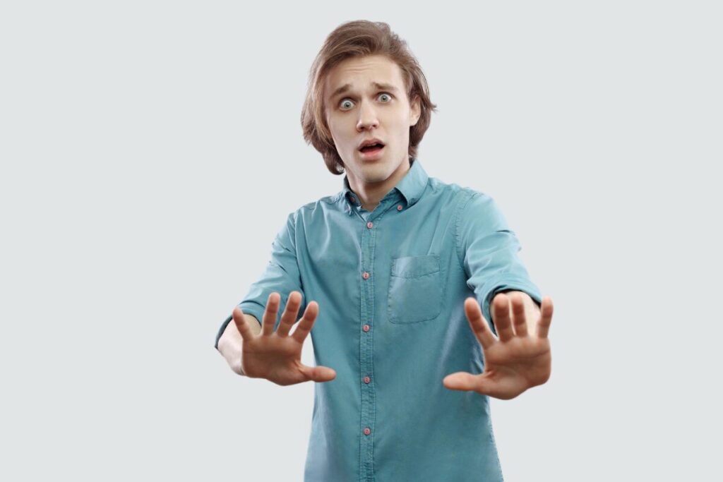 日本の男性はプロポーズが苦手です
日本人男性が恐怖におののく愛の言葉
何かに怖れおののく男性