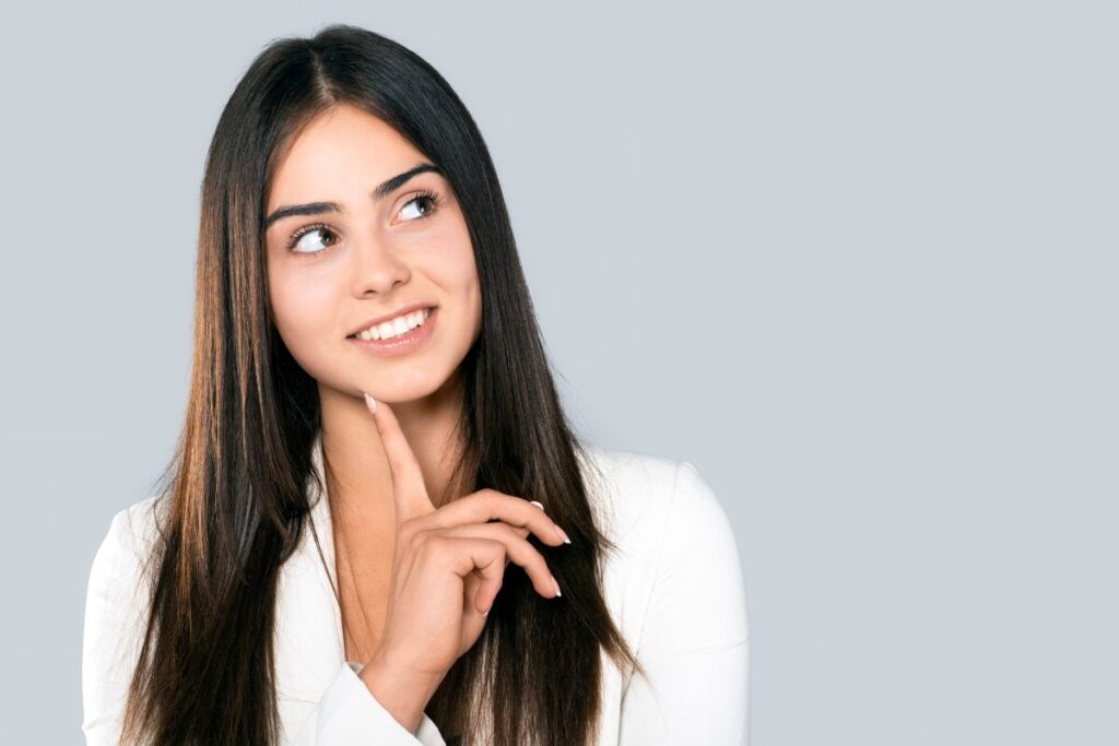 通勤時間で美しい歩き方になる方法
意識するべき感覚と間隔
想像をする女性