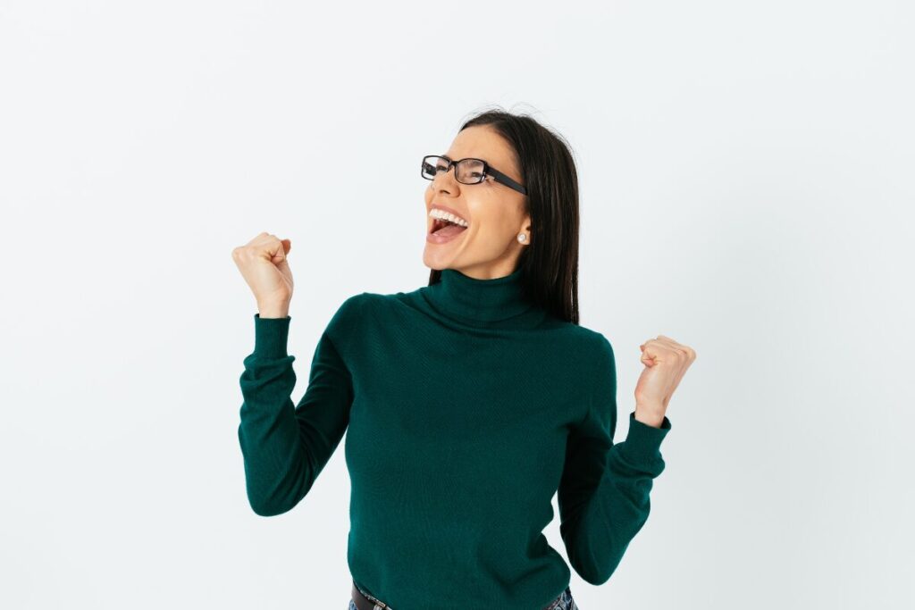 通勤時間で美しい歩き方になる方法
いよいよ仕事が出来る風になる
ガッツポーズをする女性