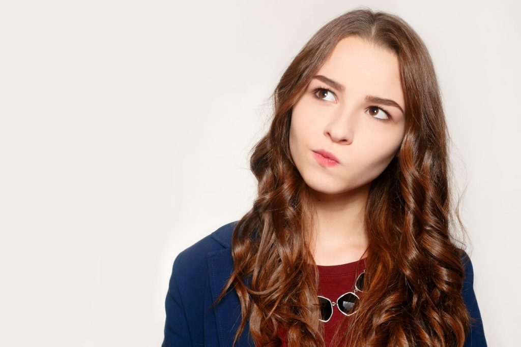 マシンピラティスを1年間体験しました　
さて、痩せる？痩せない？
ピラティスって何？
首をかしげる女性