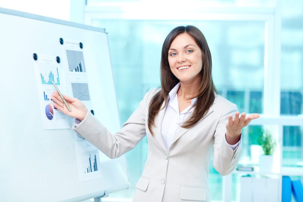 男性にもマリッジブルーはありまーす
マリッジブルー？ただのストレスです
白衣で解説する女性