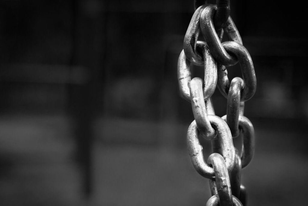 夫婦にも定休日が必要だ
夫婦の営業日とその義務
鎖の写真