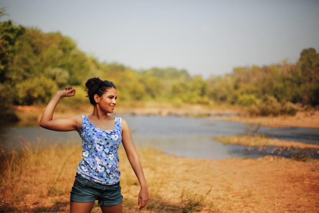 マッサージ店ってどうなの？
石を投げれば当たる？
石を投げる女性