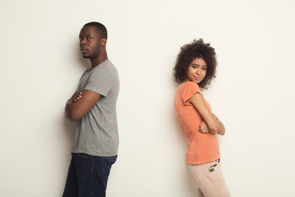 旦那が気付かない間に夫婦の倦怠期を乗り越える
リアルな離婚事情
背中合わせの男女