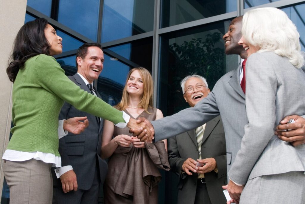 自分の性格を知っていますか？
性格の説明になってない
はじめましての握手をする人達