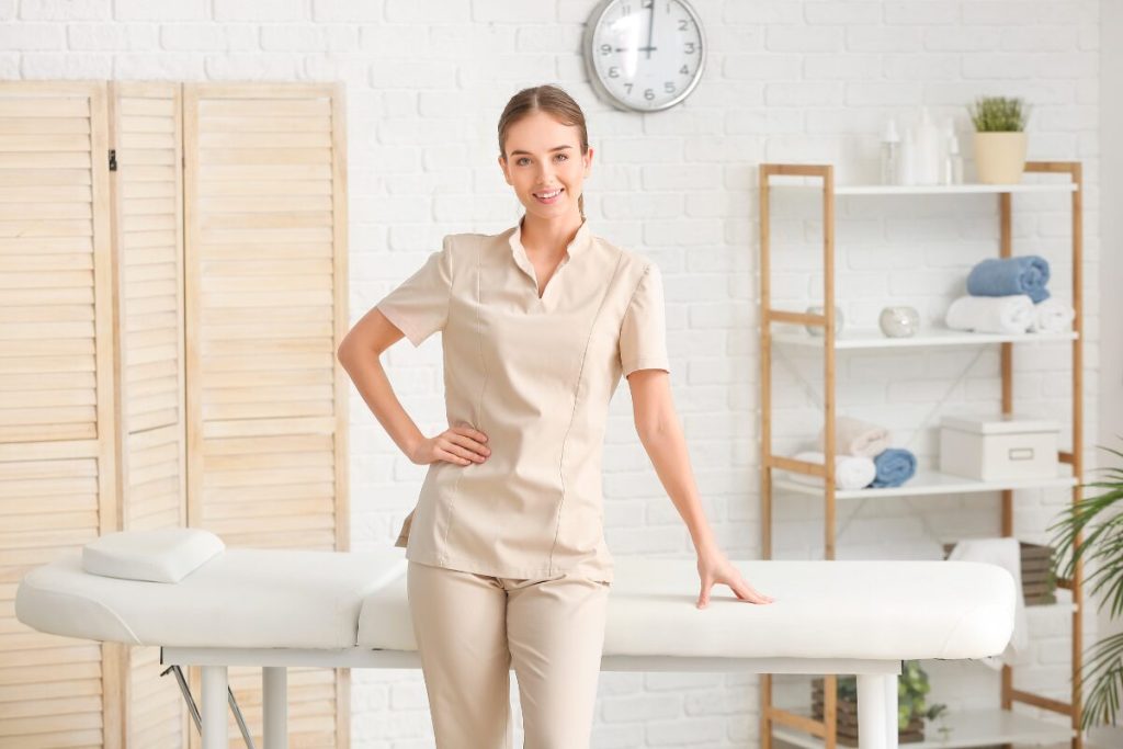 マッサージ店ってどうなの？
施術をする人
セラピストの写真