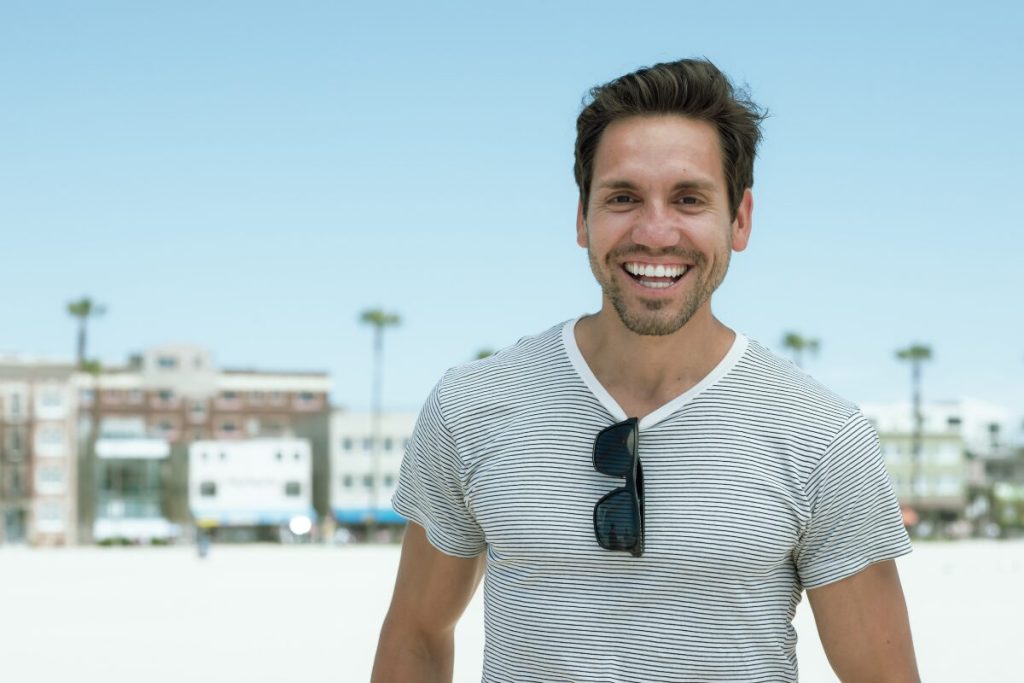 そうだイケオジになろう
歯並び
爽やかに笑う男性