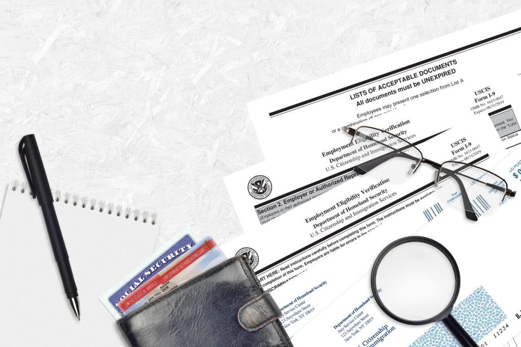 元交際相手からのストーカー被害にあわないために
具体的な離脱の方法
身分証の写真
