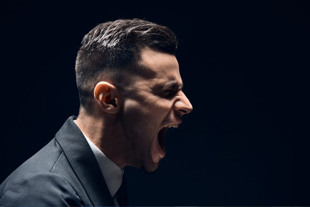 メンタルやばい人に起きること
三大欲求を発散
叫ぶ男性