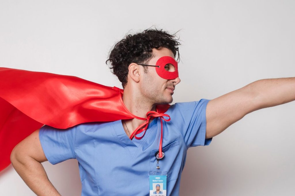 自分2.0へ　進化するための簡単な方法
最強の助っ人
ヒーローのコスプレをするおじさん