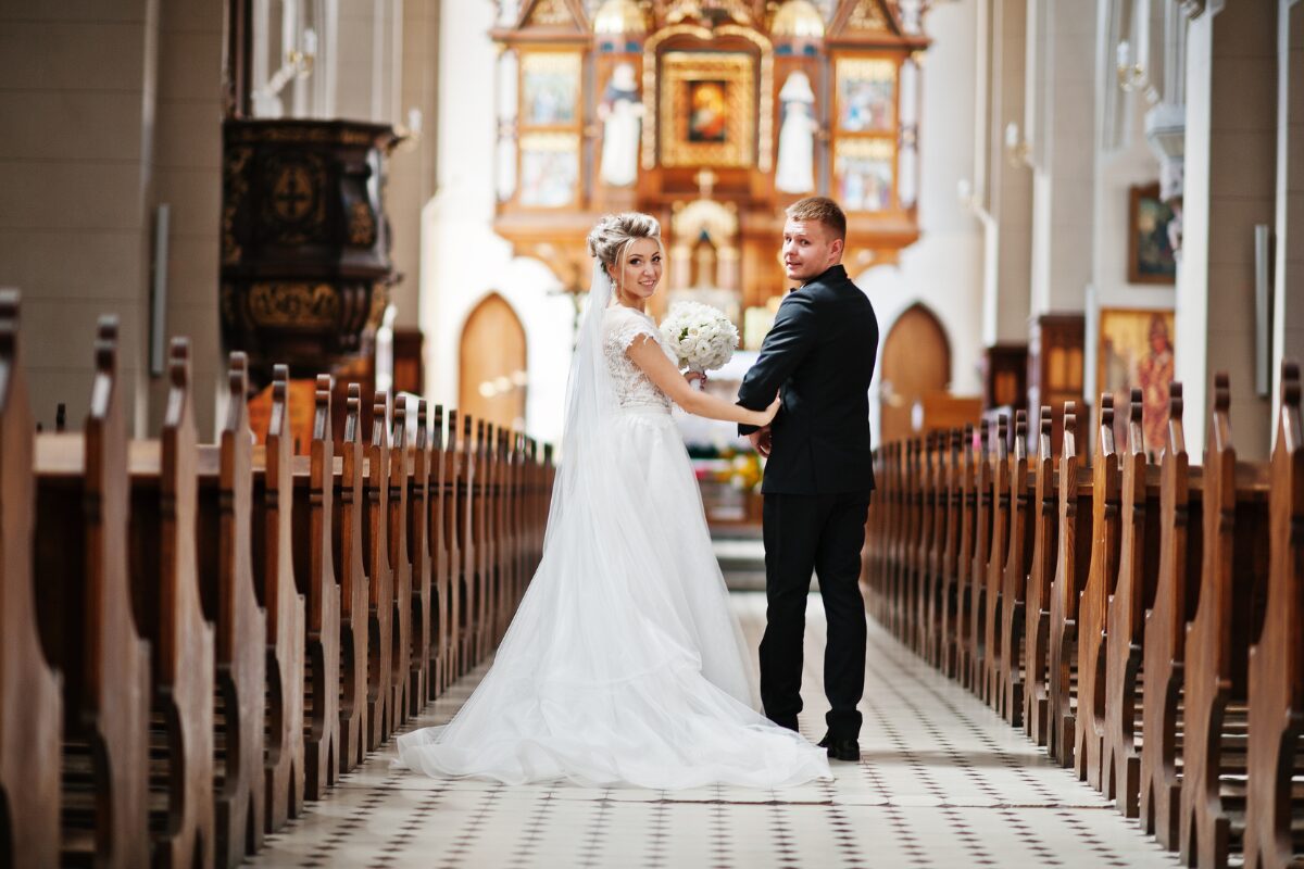 結婚式とは？ あなたが挙げる結婚式はどんな結婚式？知ってるようで知らない結婚式のこと、少しだけお教えします。