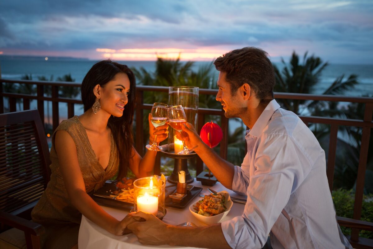 特別な経験は二人をぐっと近づける 普段はできない経験を共にした男女は、特別な関係になりやすい？ならば、強制的にそんな体験をしてみたら？