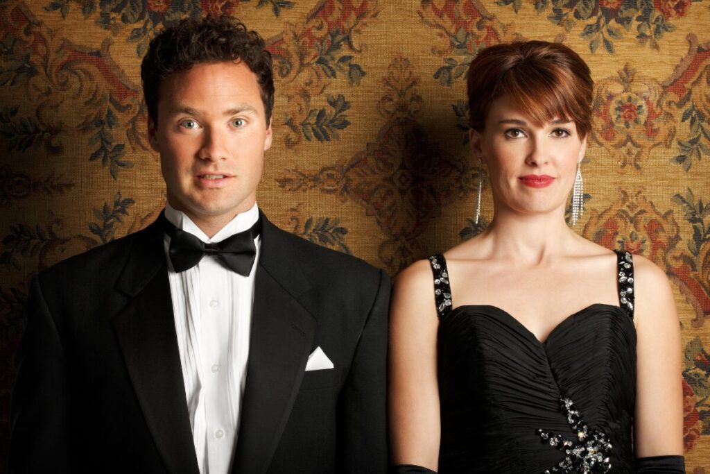 マッチングアプリにいるお会いしたくない男性たち
出会える確率
正装した男女