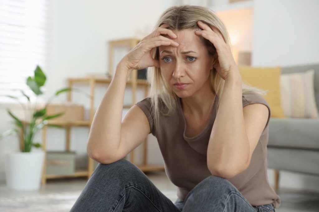 マッチングアプリにいるお会いしたくない男性たち
40代以上の現実
うつむく中年女性