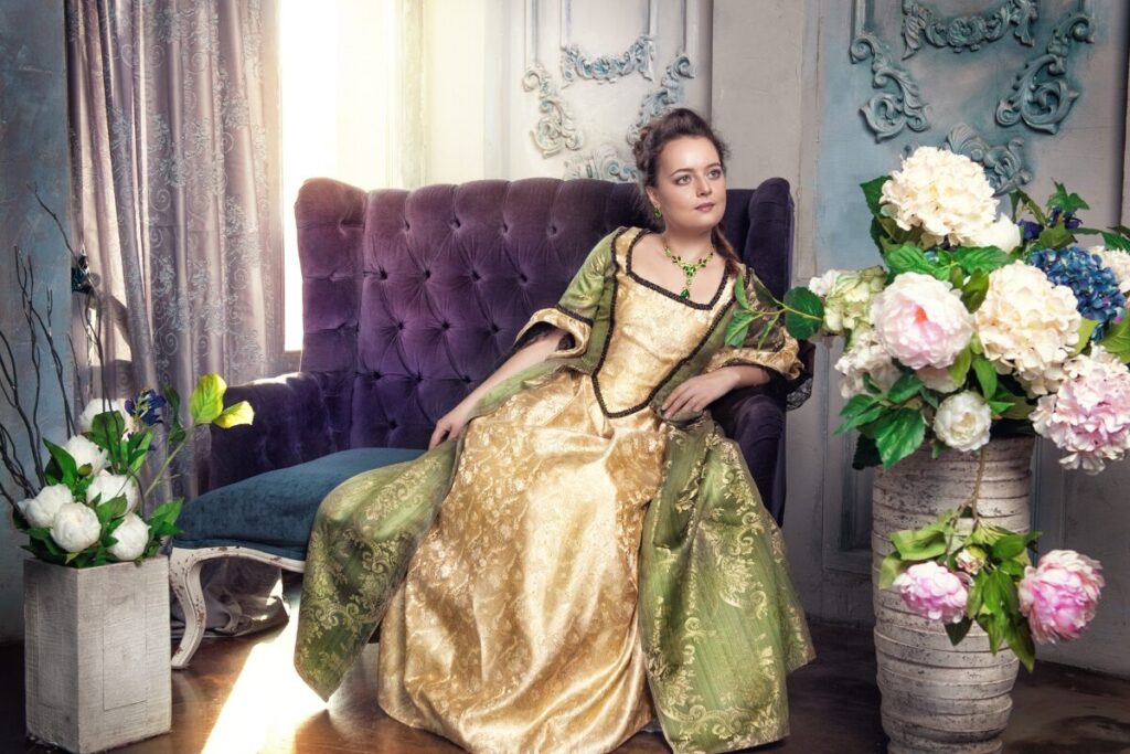 お見合いのお作法
ここ一番の装い
貴族風な女性