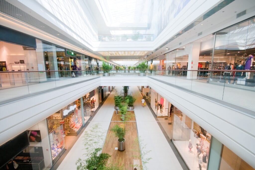 中高年の夏デートプラン
ショッピングモール