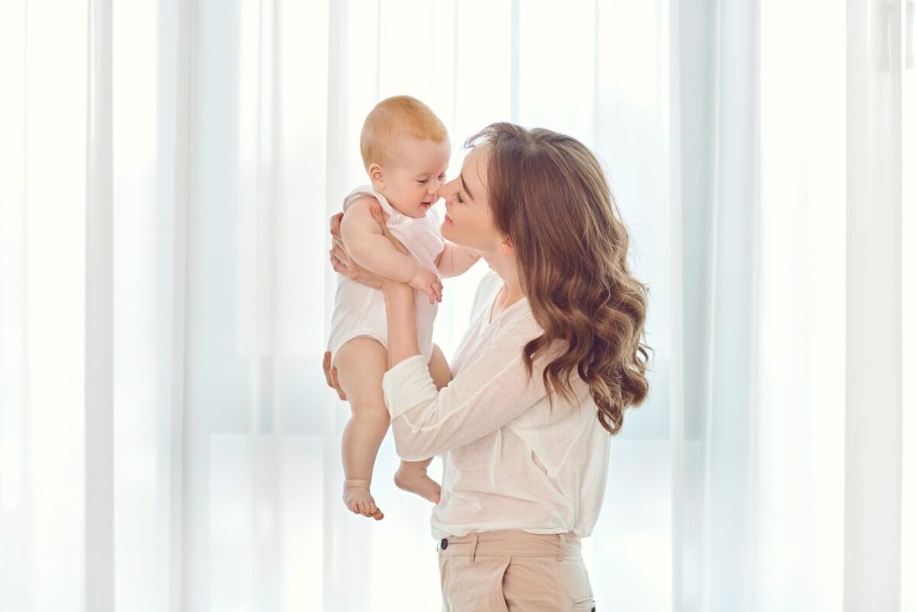 美人はどれくらい得をする？
性格ですら美人
赤ん坊に語りかける母親