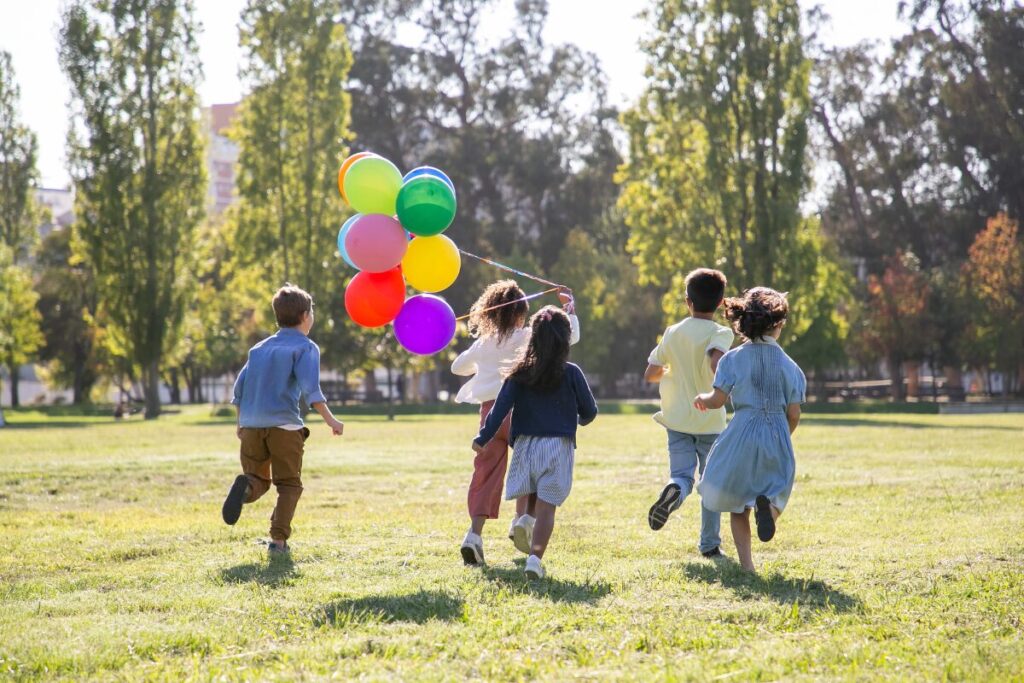 出身地の地域性でおきる格差
常識は治らない
走り回る子供達
