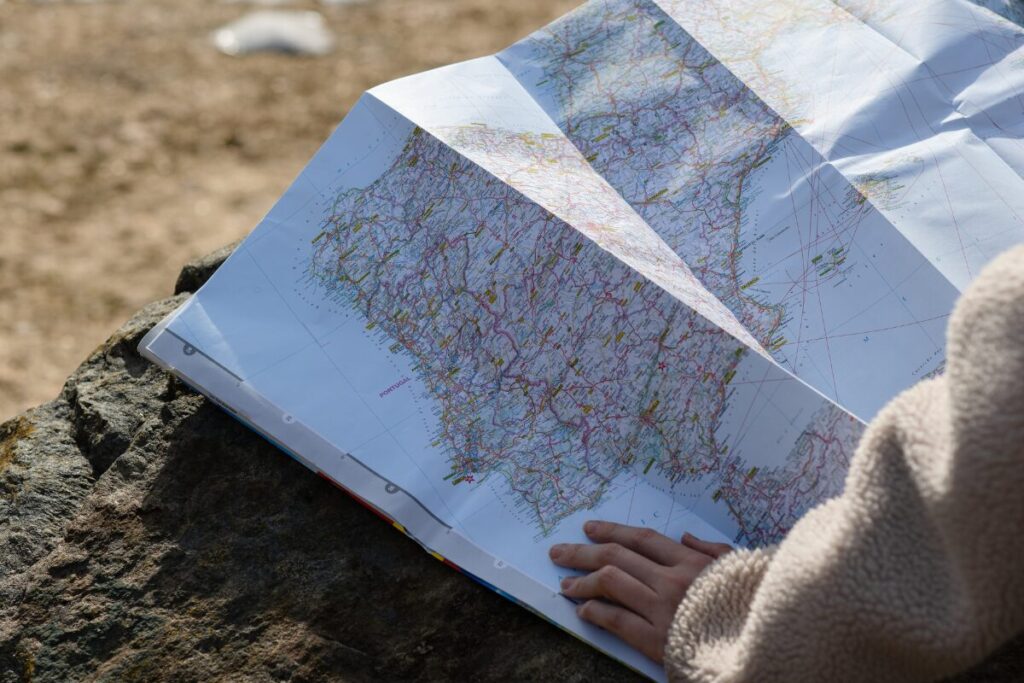 お見合いのお作法
場所にも理由がある
地図を広げる写真