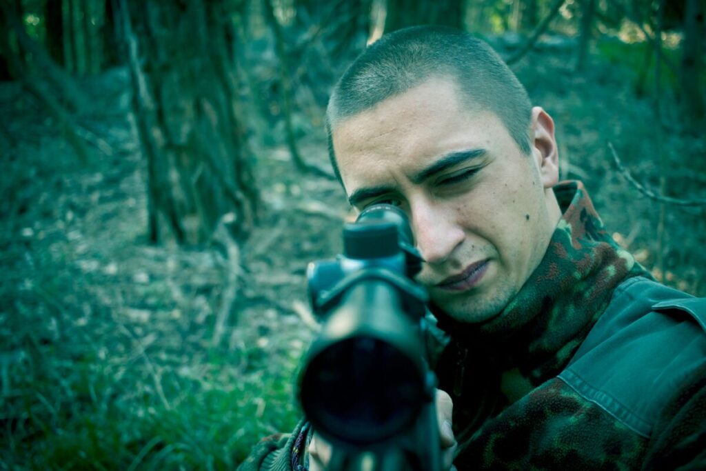 マッチングアプリのロマンス詐欺師
狙われる女性の特徴
狙撃手