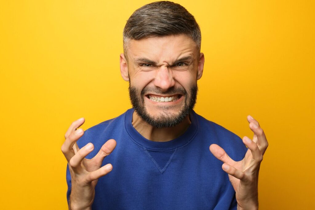 浮気やDVの動かぬ証拠
離婚の理由
暴力的な男性