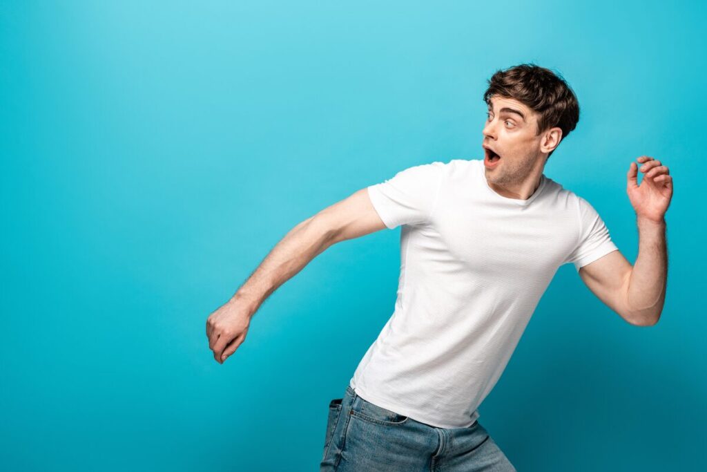 立てば芍薬、座れば牡丹
ふとした瞬間に奪われる心
振り返る男性