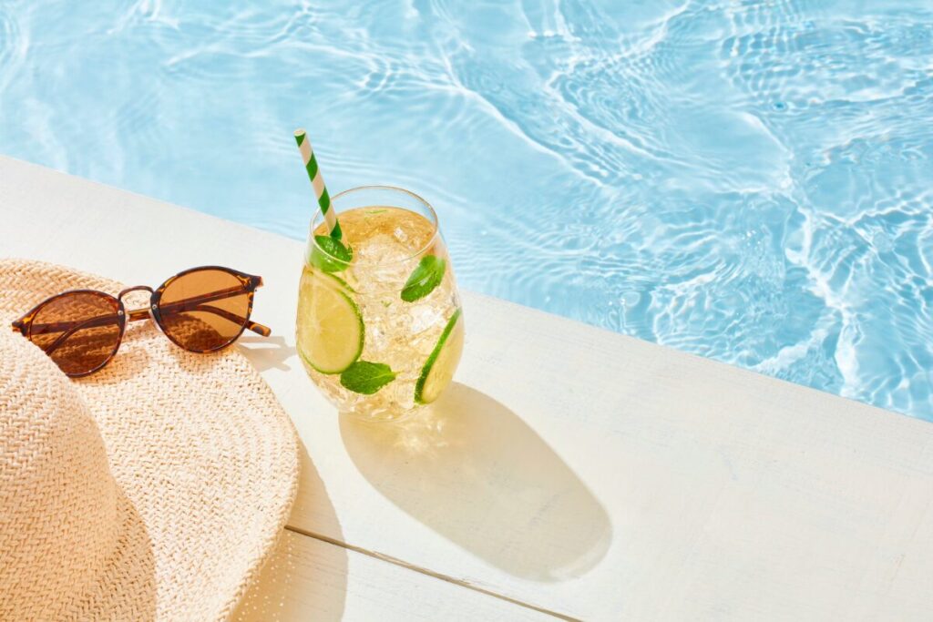 風流な夏の過ごし方
季節に合わせた美
プールサイドのグラス