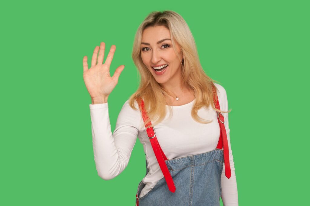 「あ」ではじまる大切な言葉
あした
手を振る女性