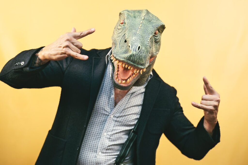 中高年のかほり
スメルモンスター♂
恐竜の被り物をした男性