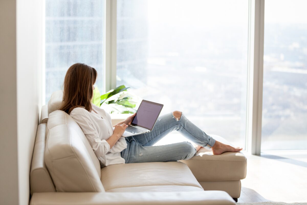 安定収入を得るための副業の選び方 SNSに流れてくる副業の募集や広告。これだけ流行ってるなら私もと考える前に冷静になって！本当に稼げるの？