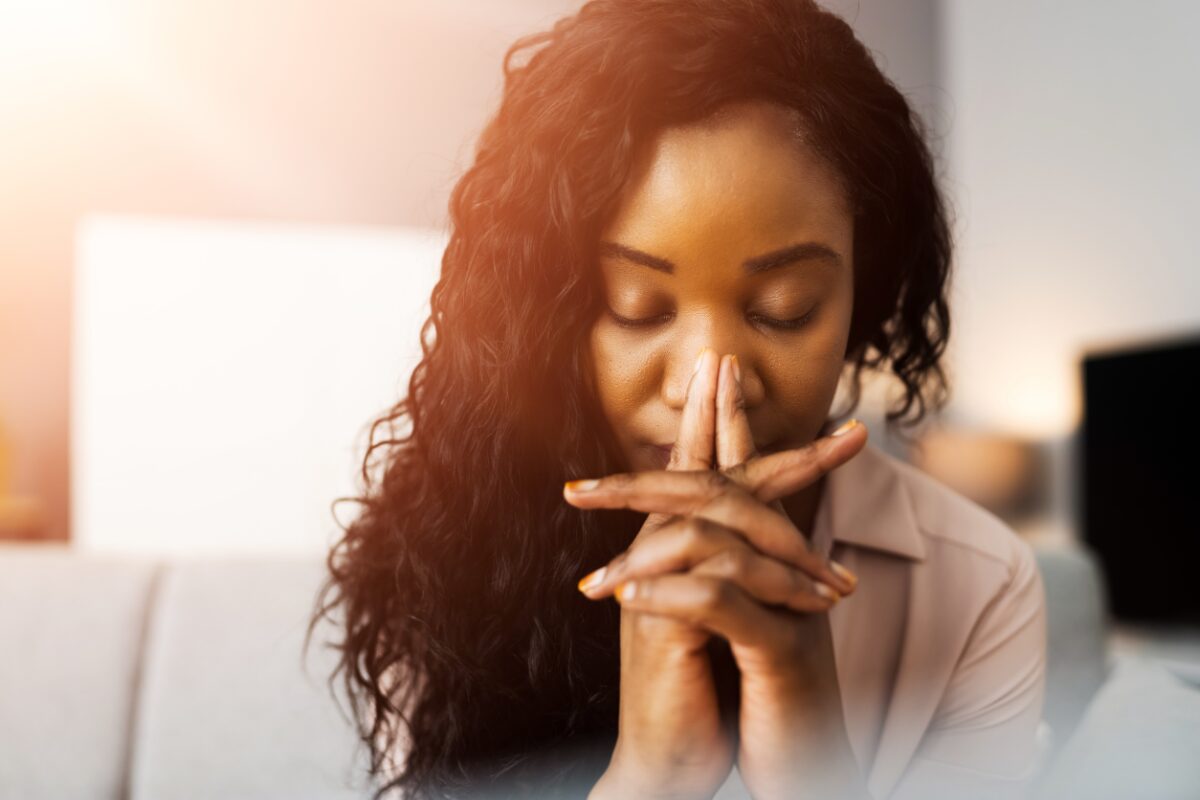 困った時は近所の神さまにお願いする 無宗教と言われる私たち日本人ですが、ピンチの時は心の中で神様にお願いしちゃいます。そう、私たち日本人は神様とは切ってもきれない縁なのです。