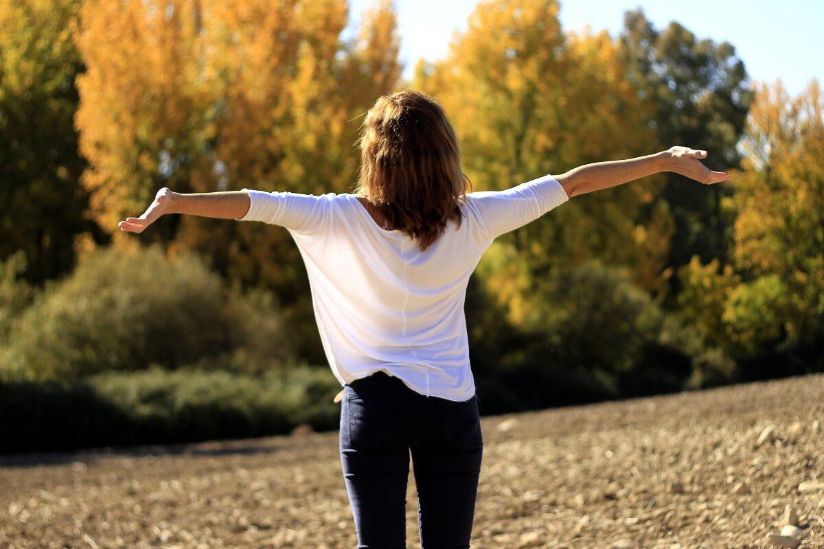 首、肩こり、頭痛を今すぐ解消したい や肩こりからくる頭痛は多くの人を悩ませ、日常生活に大きな影響を与えることがあります。いくつかの効果的な対処法をご紹介します。