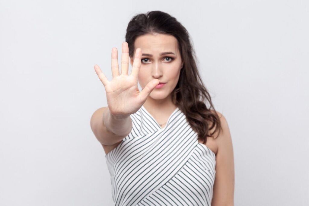 ズボラOK！無理なく続く簡単腸活
気を付けたいこと！
手を開いて前に出す女性