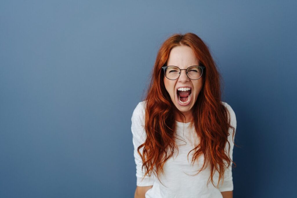 雰囲気美人とは？見た目以上のオーラを手に入れろ！
そもそもなんだ雰囲気って！
叫んでる女性