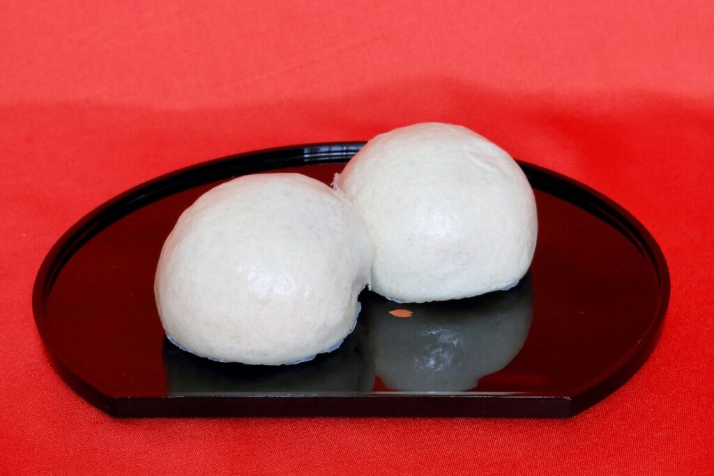 あなたの知らないお盆の由来
お盆って
まんじゅうが乗っているお盆