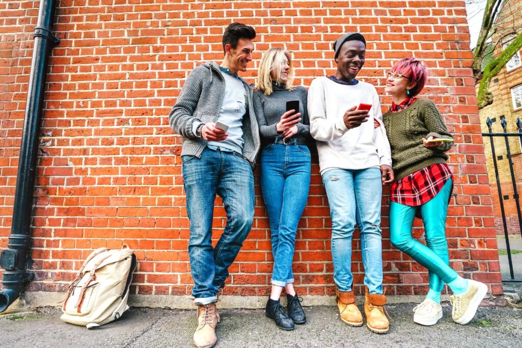 結婚相手とどこで出会うの？後悔しないための出会い戦略
全国調査で判明した出会いの場所
趣味のグループ