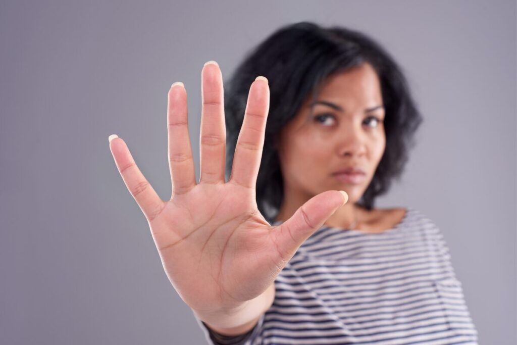 マッチングアプリ　初デートに最適な女性の服装とは
NGのポイント
ちょっと待ったと言っている女性