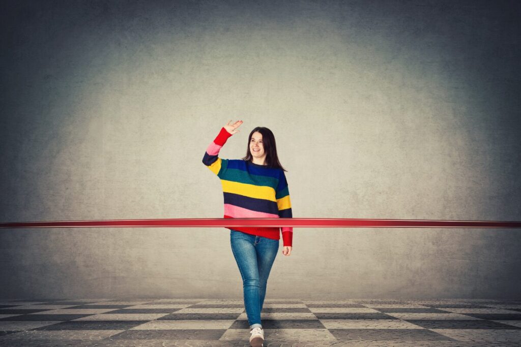 夫の浮気を許す？許さない？浮気発覚時の心構え
選択する前に
ゴールテープを切る女性