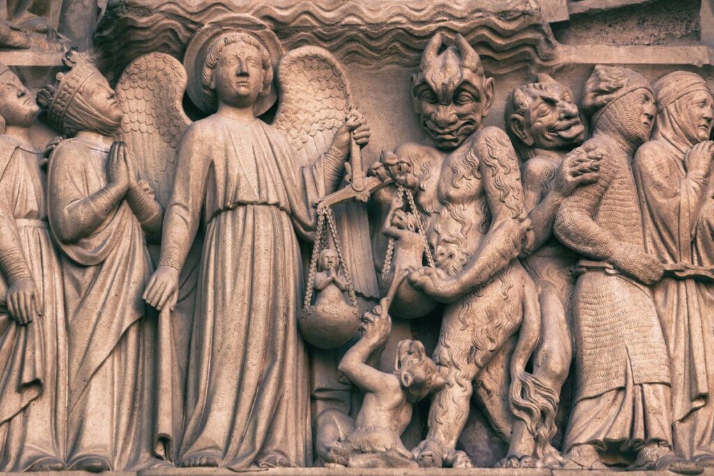 日常に潜む恐怖　身近なヒトコワ話
人の二面性
天使と悪魔の像