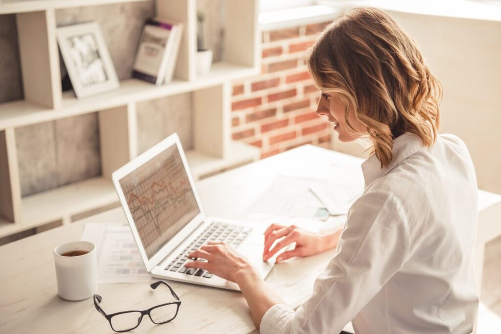 結婚相手とどこで出会うの？後悔しないための出会い戦略
積極的な行動でチャンスを
何かにうちこむ女性