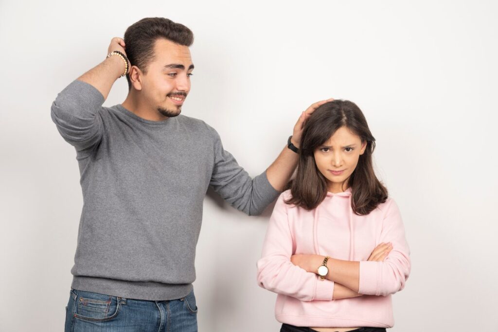 夫の浮気を許す？許さない？浮気発覚時の心構え
夫婦関係の再構築
謝罪する男性