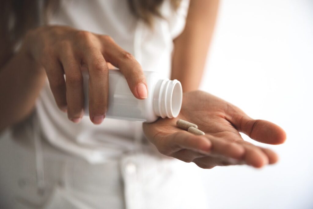 ストレス社会を生き抜く！質の良い睡眠を得るための快眠グッズ
快眠サプリの危険性
サプリの写真
