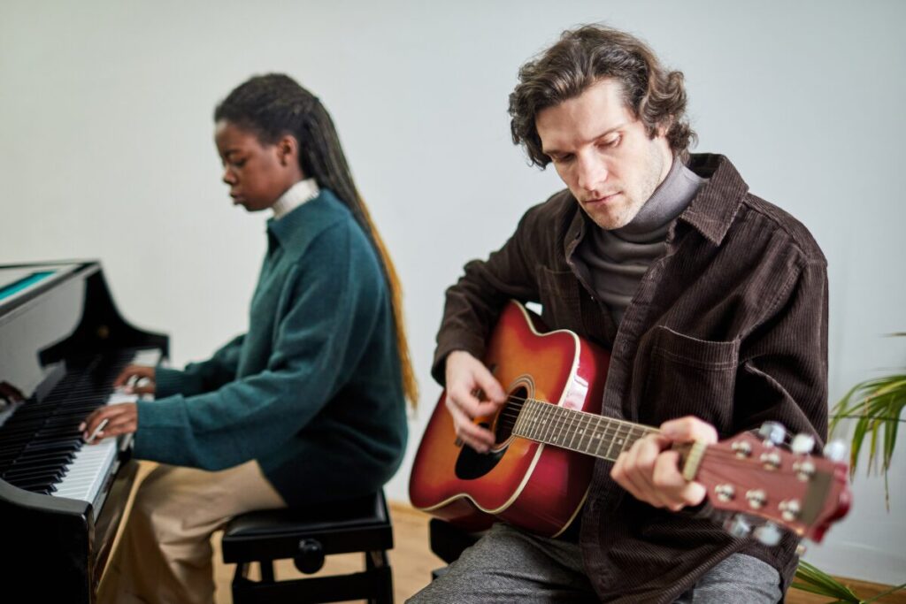 旦那にドキッとする瞬間
食生活や趣味でも改善できる
楽器を演奏する夫婦