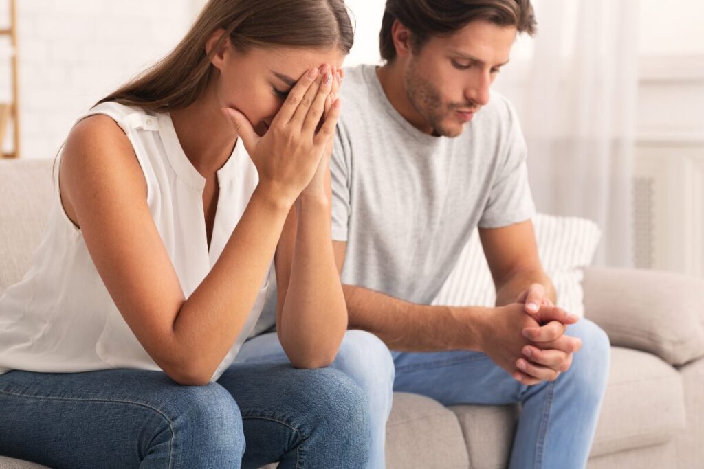 同時進行はアリ？マッチングアプリ恋愛の常識
それ、振られてます
別れを告げられる女性