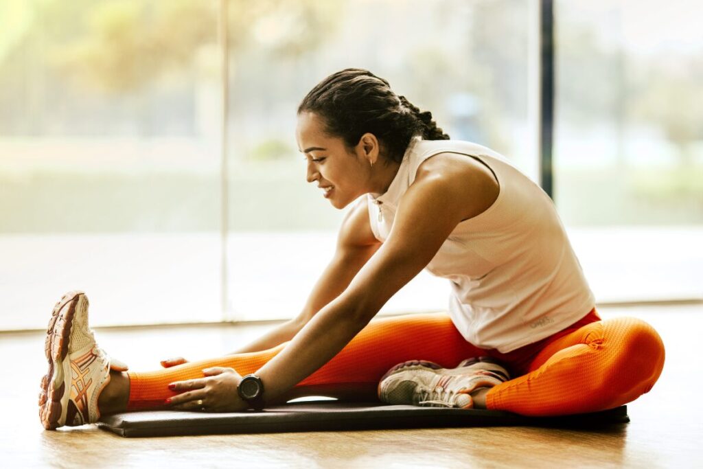 首、肩こり、頭痛を今すぐ解消したい
全身運動
アキレス腱を伸ばす女性